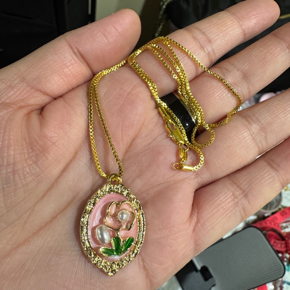 18 k gold plated Gold and Pink Floral Pendant Necklace - Picture 5 of 6